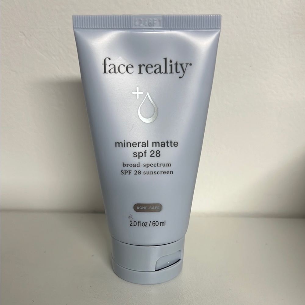 Mineral Matte SPF 28 Sunscreen - Gray